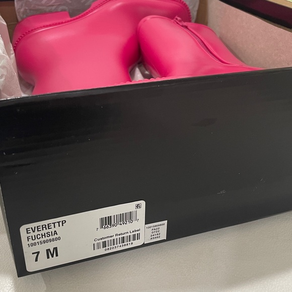 NWT fucsia pink rain boots ankle INC brand new 3” heel lug sole side zipper 7 - Picture 9 of 12